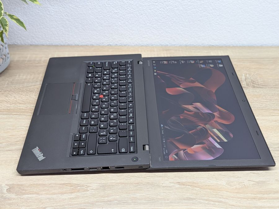 Уцінка! Ноутбук Б/В Lenovo ThinkPad T460, Intel Core i5-6300U, DDR3 8 GB, SSD 128GB, 14" Full HD