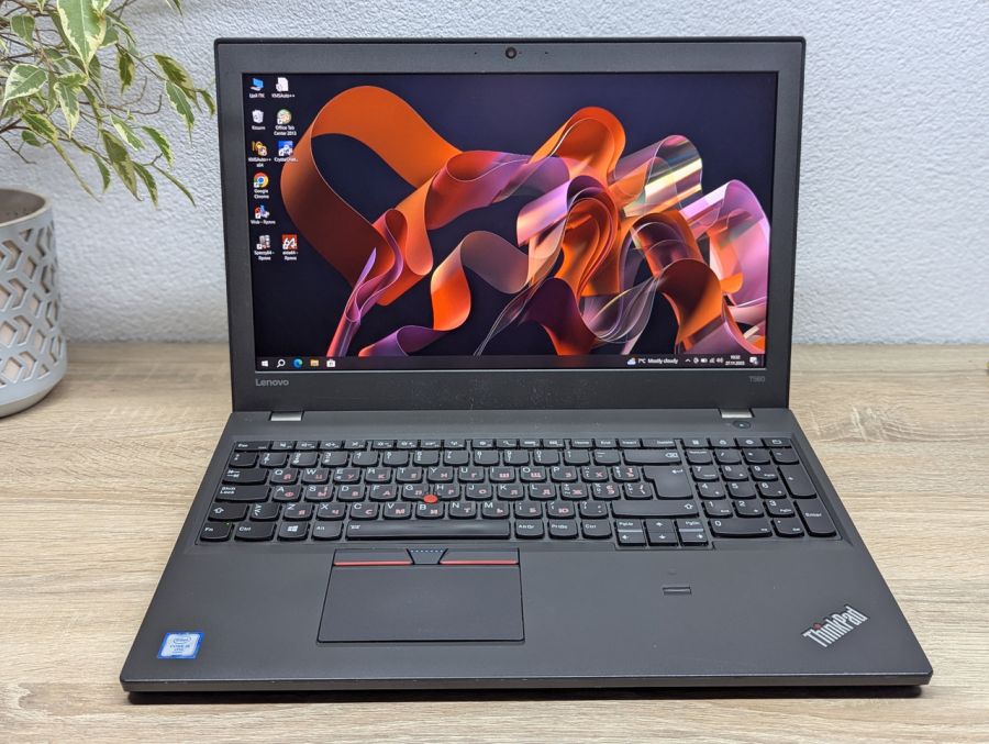 Уцінка! Ноутбук Б/В Lenovo ThinkPad T560, Intel Core i5-6300U, DDR3, SSD 128GB, 15.6" Full HD