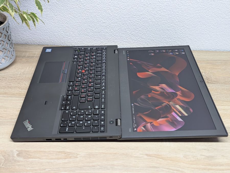 Уцінка! Ноутбук Б/В Lenovo ThinkPad T560, Intel Core i5-6300U, DDR3, SSD 128GB, 15.6" Full HD