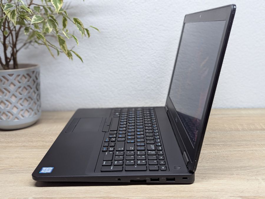 Уцінка! Ноутбук Б/В Dell Latitude E5570, Intel Core i5-6440HQ, DDR4 16 GB, SSD 256GB, AMD Radeon R7 M370 2Gb, 15.6" Full HD