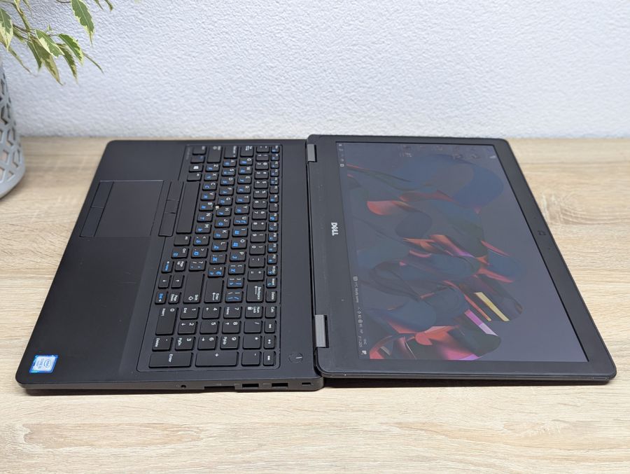Уцінка! Ноутбук Б/В Dell Latitude E5570, Intel Core i5-6440HQ, DDR4 16 GB, SSD 256GB, AMD Radeon R7 M370 2Gb, 15.6" Full HD