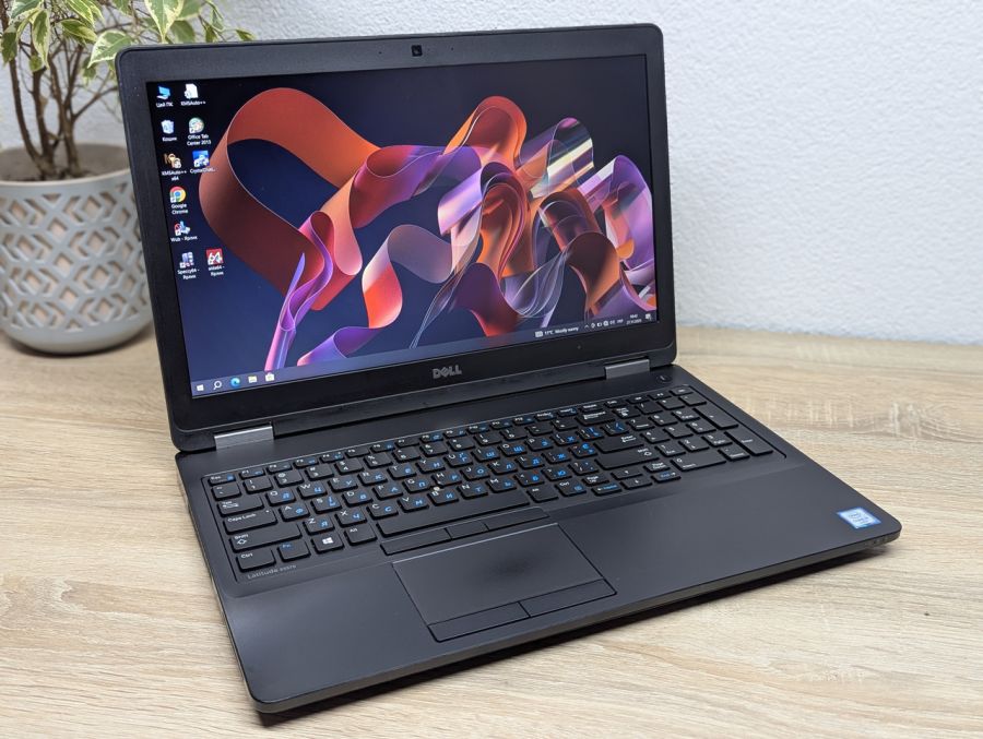Уцінка! Ноутбук Б/В Dell Latitude E5570, Intel Core i5-6440HQ, DDR4 16 GB, SSD 256GB, AMD Radeon R7 M370 2Gb, 15.6" Full HD