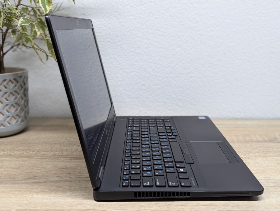 Уцінка! Ноутбук Б/В Dell Latitude E5570, Intel Core i5-6440HQ, DDR4 16 GB, SSD 256GB, AMD Radeon R7 M370 2Gb, 15.6" Full HD