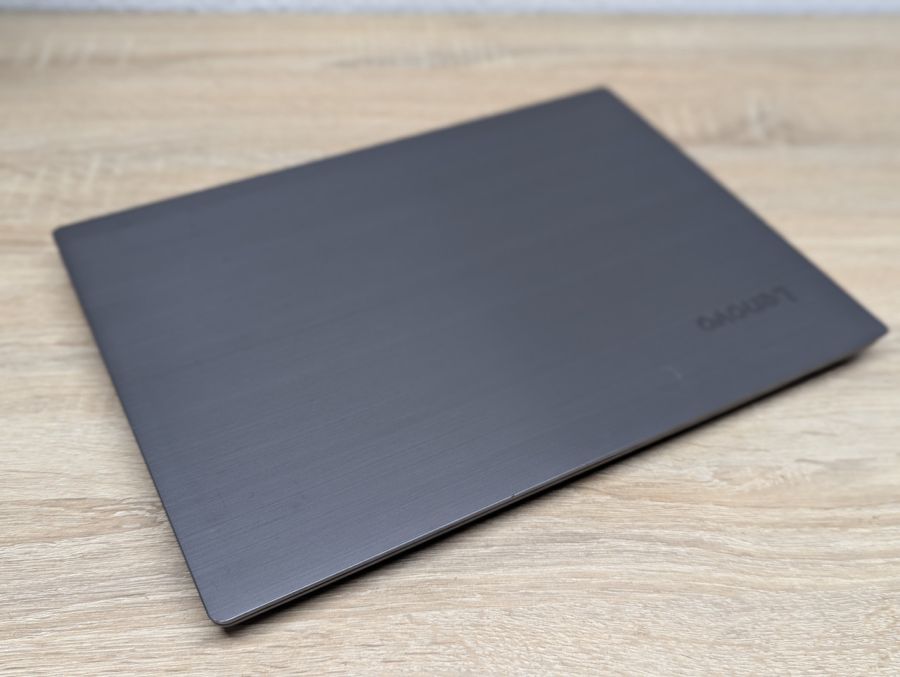Ноутбук Б/В Lenovo V330-14IKB, Intel Core i5-8250U, DDR4 20 GB, SSD 256GB, 14" Full HD