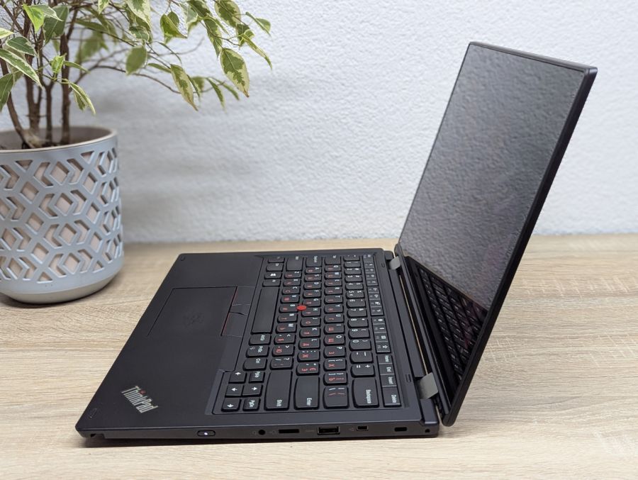 Ноутбук Б/В Lenovo ThinkPad L390 Yoga, Intel Core i5-8265U, DDR4, SSD 256GB, 13" Full HD Сенсор