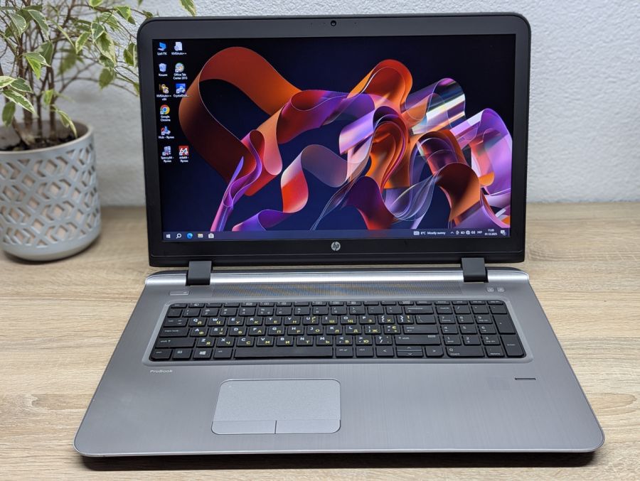 Ноутбук Б/В HP ProBook 470 G3, Intel Core i5-6200U, DDR4 16 GB, SSD 128GB + SSD 500GB, AMD Radeon R7 M340 1Gb, 17"