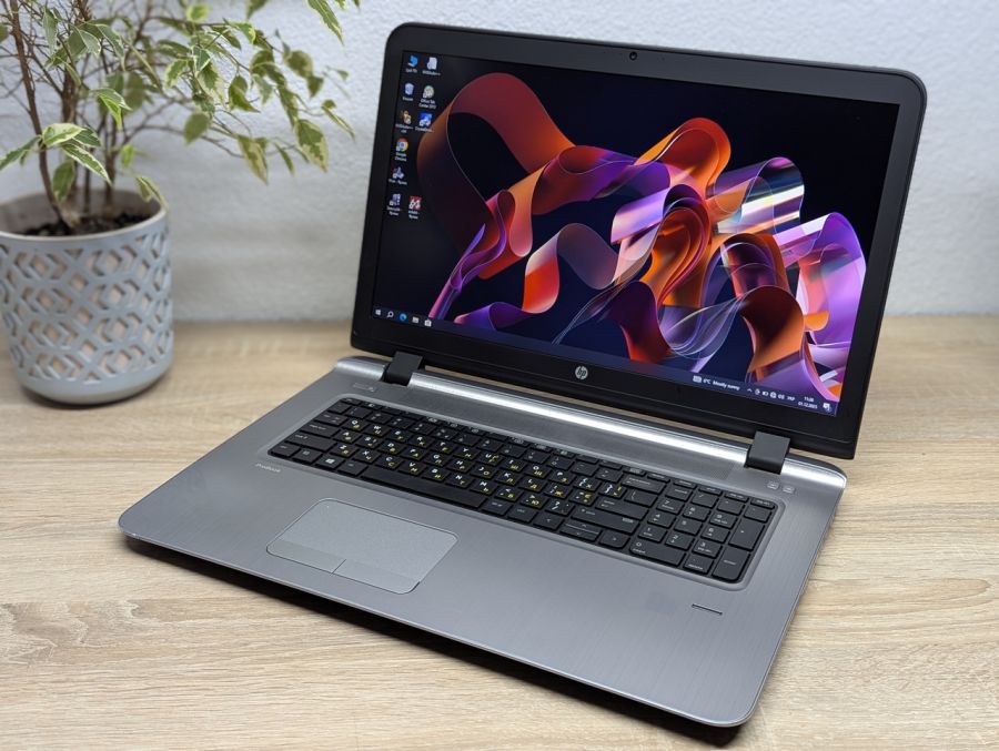Ноутбук Б/В HP ProBook 470 G3, Intel Core i5-6200U, DDR4 16 GB, SSD 128GB + SSD 500GB, AMD Radeon R7 M340 1Gb, 17"