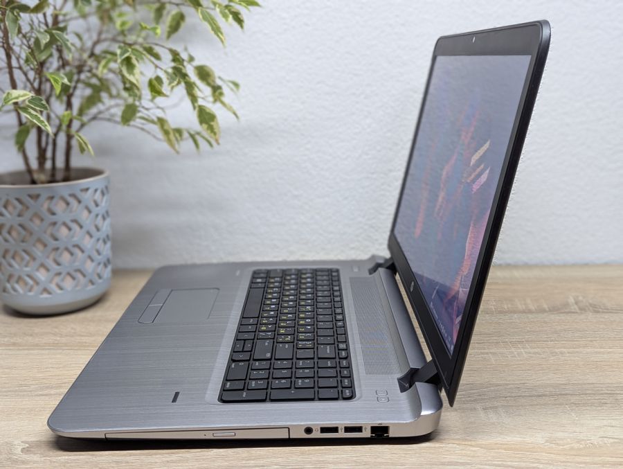 Ноутбук Б/В HP ProBook 470 G3, Intel Core i5-6200U, DDR4 16 GB, SSD 128GB + SSD 500GB, AMD Radeon R7 M340 1Gb, 17"