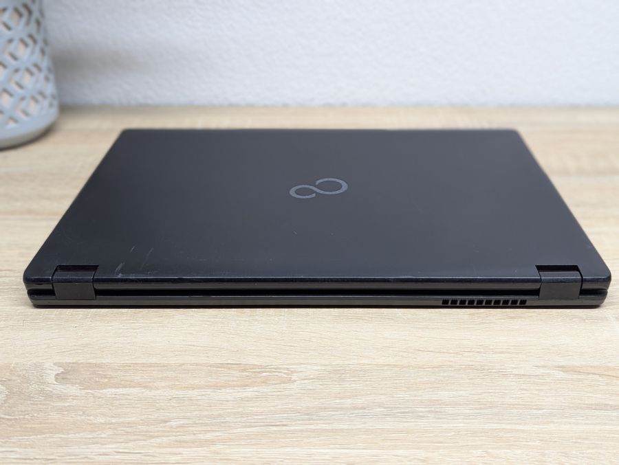 Уцінка! Ноутбук Б/В Fujitsu LifeBook E558, Intel Core i7-8550U, DDR4 16 GB, SSD 256GB, 15.6" UHD