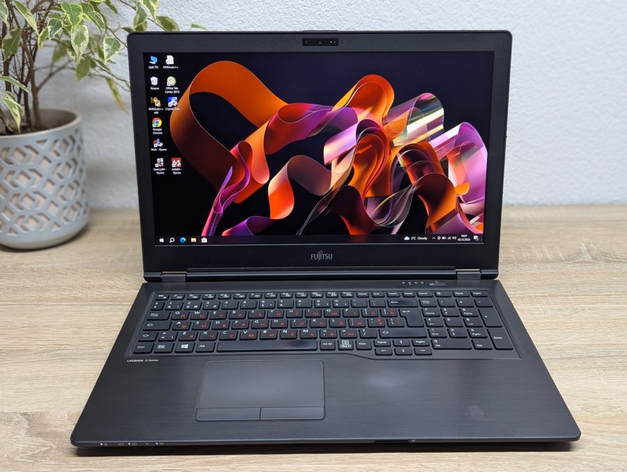 Ноутбук Б/В Fujitsu U758, Intel Core i5-8250U, DDR4 16 GB, SSD 256GB, 15.6" Full HD