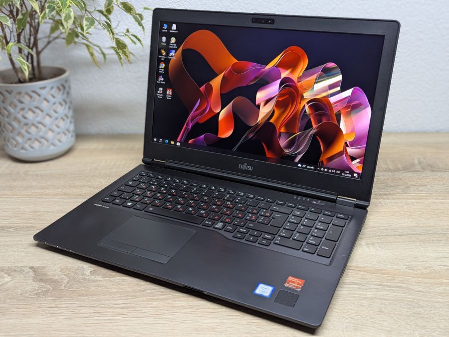 Уцінка! Ноутбук Б/В Fujitsu U757, Intel Core i5-7200U, DDR4 16 GB, SSD 256GB, 15.6" Full HD