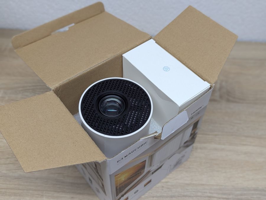 Новий Мультимедійний смарт-проєктор Magcubic HY300 Pro