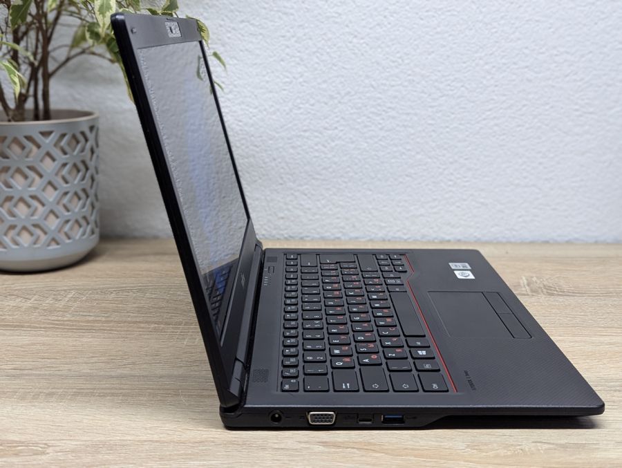 Ноутбук Б/В Fujitsu LifeBook E5410, Intel Core i5-10210U, DDR4 16GB, SSD 256GB, 14" Full HD