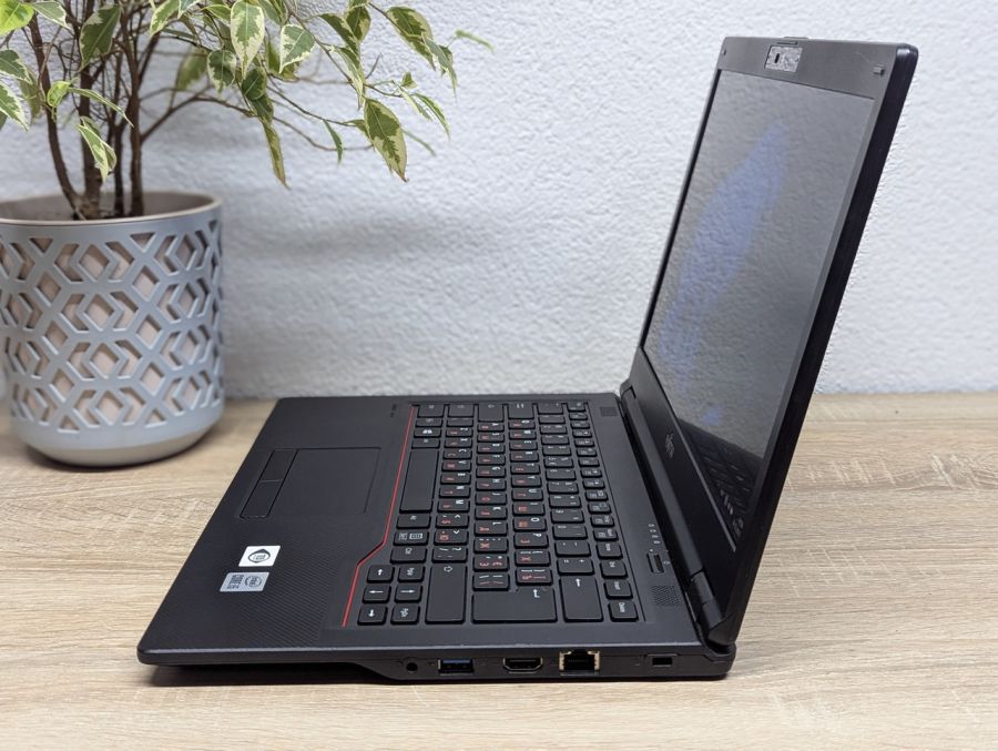 Ноутбук Б/В Fujitsu LifeBook E5410, Intel Core i5-10210U, DDR4 16 GB, SSD 256GB, 14" Full HD