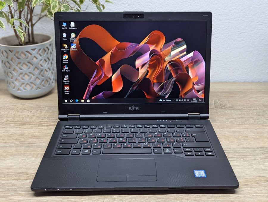 Ноутбук Б/В Fujitsu LifeBook E548, Intel Core i5-8250U, DDR4 16 GB, SSD 256GB, 14" Full HD