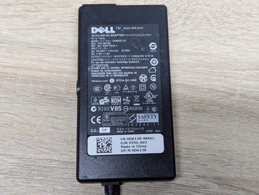 Б/В Оригінальна авто зарядка для ноутбука DELL model DA65NS3-00