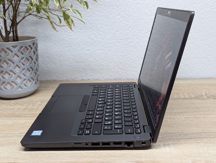 Уцінка! Ноутбук Б/В Dell Latitude 5400, Intel Core i5-8250U, DDR4 16 GB, SSD 256GB, 14" Full HD