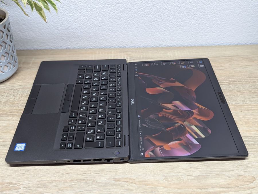 Уцінка! Ноутбук Б/В Dell Latitude 5400, Intel Core i5-8250U, DDR4 16 GB, SSD 256GB, 14" Full HD