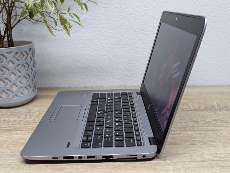Ноутбук Б/В HP EliteBook 820 G3, Intel Core i5-6200U, DDR4 8 GB, SSD 128GB, 12" HD