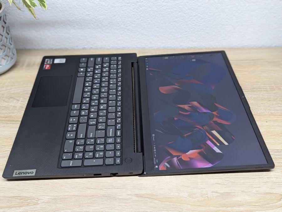 Уцінка! Ноутбук Б/В Lenovo V15 G4 AMN, AMD Ryzen 5 7520U, DDR4 8 GB, SSD 256GB, AMD Radeon 610M 2Gb, 15.6" Full HD
