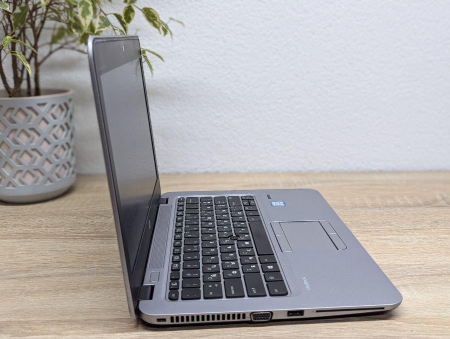 Уцінка! Ноутбук Б/В HP EliteBook 820 G3, Intel Core i5-6200U, DDR4 8 GB, SSD 128GB, 12" HD