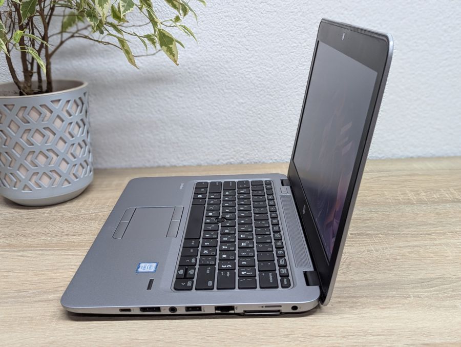 Уцінка! Ноутбук Б/В HP EliteBook 820 G3, Intel Core i5-6200U, DDR4 8 GB, SSD 128GB, 12" HD