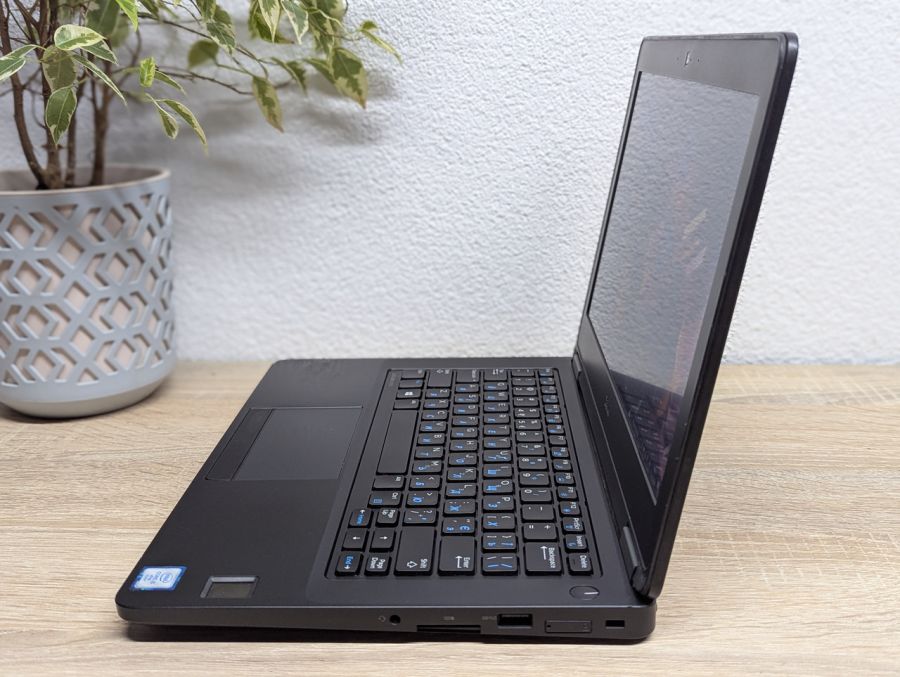Уцінка! Ноутбук Б/В Dell Latitude E5270, Intel Core i5-6300U, DDR4 8 GB, SSD 128GB, 12" HD
