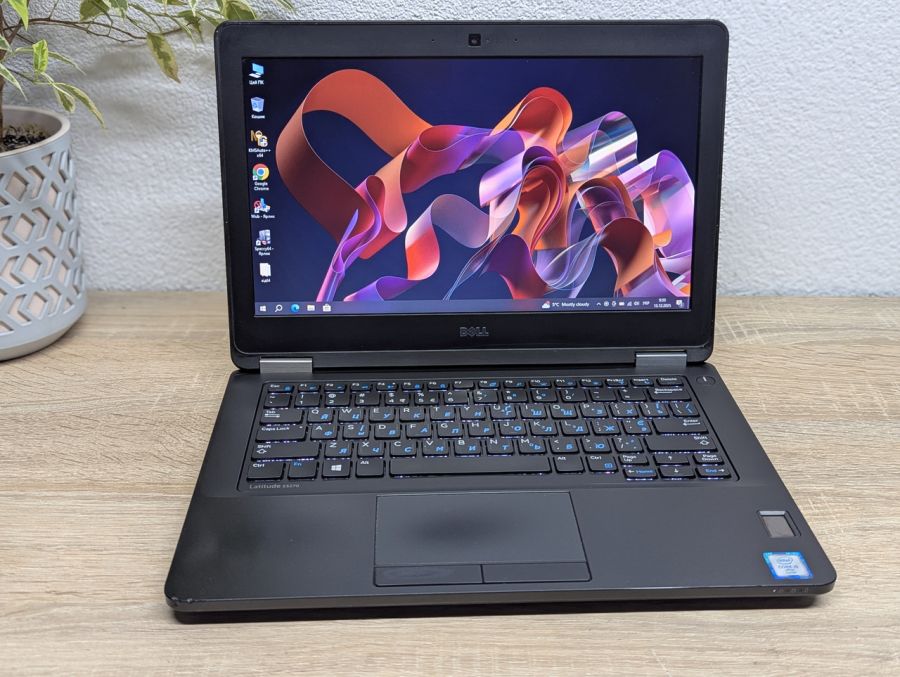 Уцінка! Ноутбук Б/В Dell Latitude E5270, Intel Core i5-6300U, DDR4 8 GB, SSD 128GB, 12" HD