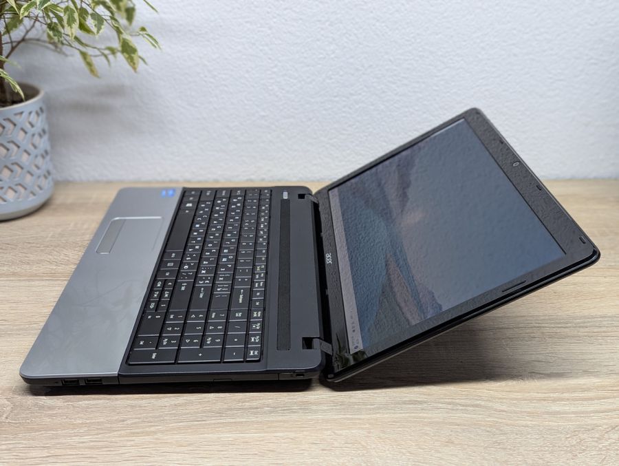 Ноутбук Б/В Acer E1-571, Intel Core i3-3120M, DDR3 8 GB, SSD 128GB, 15.6" HD