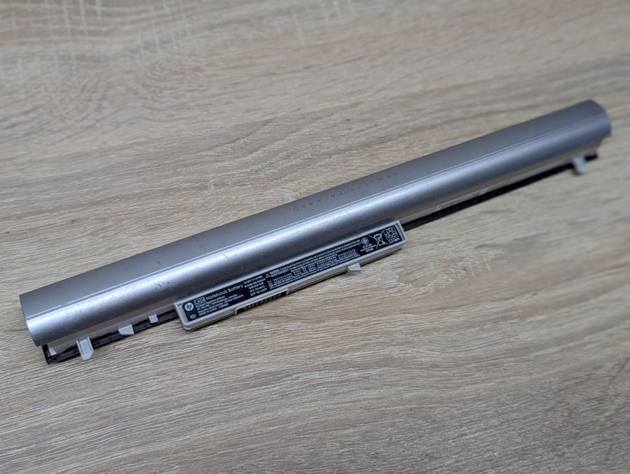 Б/В Оригінальна акумуляторна батарея HP LA04