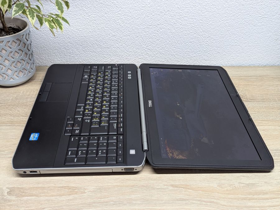 Ноутбук Б/В Dell Latitude E5520, Intel Core i3-2350M, DDR3 8 GB, SSD 128GB, 15.6" HD