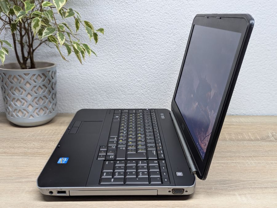 Ноутбук Б/В Dell Latitude E5520, Intel Core i3-2350M, DDR3 8 GB, SSD 128GB, 15.6" HD