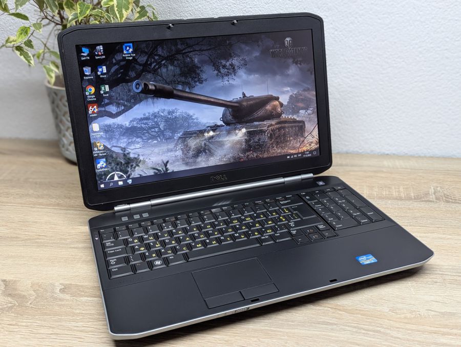 Ноутбук Б/В Dell Latitude E5520, Intel Core i3-2350M, DDR3 8 GB, SSD 128GB, 15.6" HD