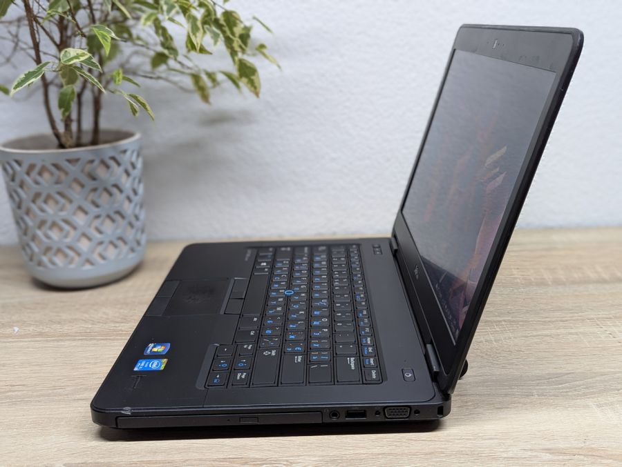 Ноутбук Б/В Dell Latitude E5440, Intel Core i5-4310U, DDR3 8 GB, SSD 128GB, NVIDIA GeForce GT 720M 2Gb, 14"