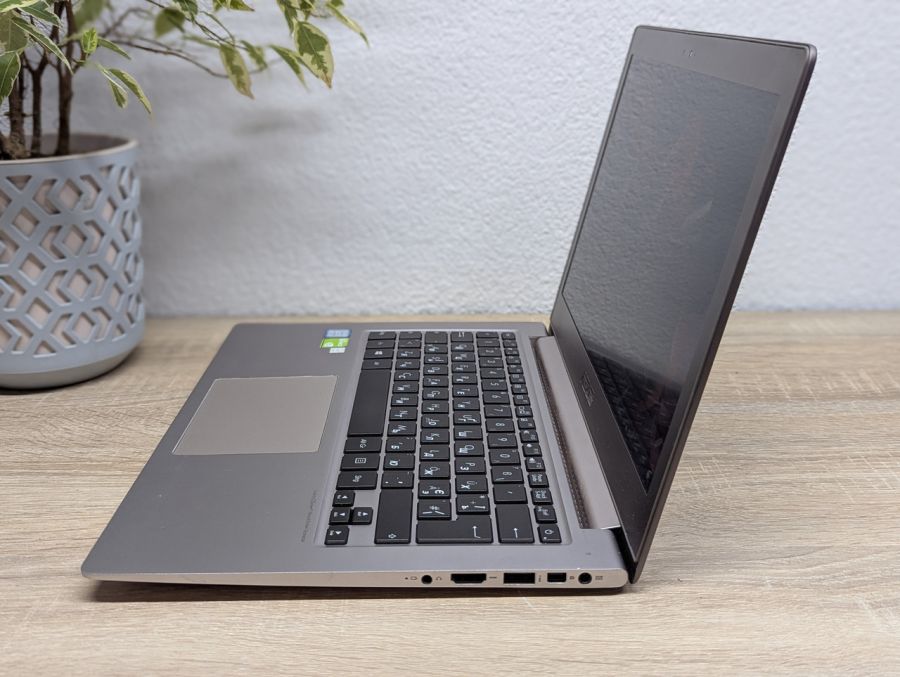 Ноутбук Б/В ASUS Zenbook UX303UB, Intel Core i5-6200U, DDR3 12 GB, SSD 256GB, NVIDIA GeForce 940M 2Gb, 13" Full HD