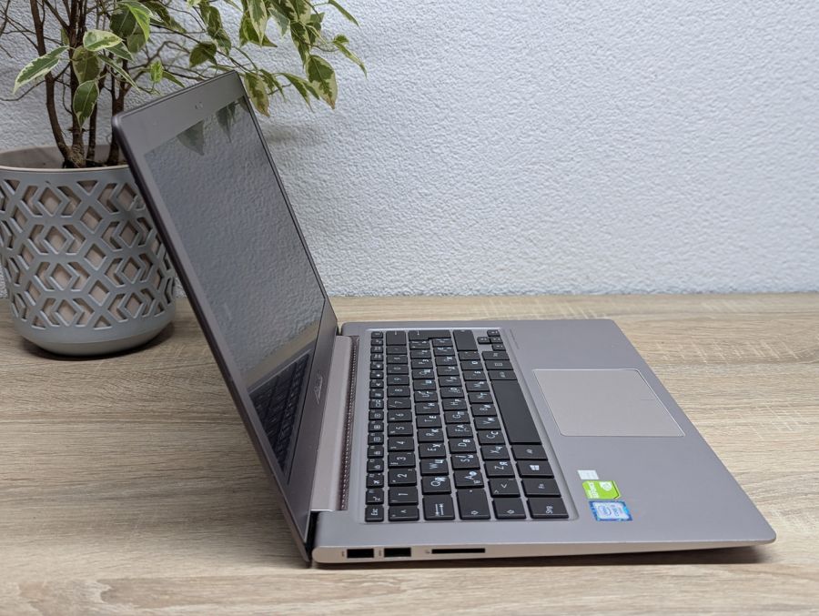 Ноутбук Б/В ASUS Zenbook UX303UB, Intel Core i5-6200U, DDR3 12 GB, SSD 256GB, NVIDIA GeForce 940M 2Gb, 13" Full HD