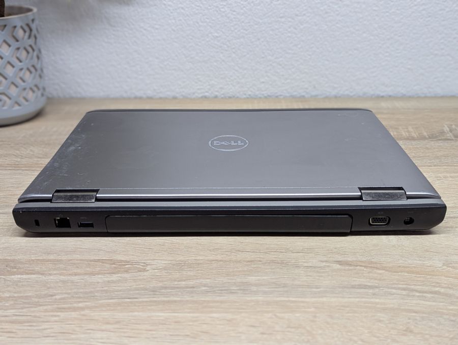 Уцінка! Ноутбук Б/В Dell Vostro 3550, Intel Core i5-2410M, DDR3 8 GB, SSD 128GB, AMD Radeon 6600M, 15.6"
