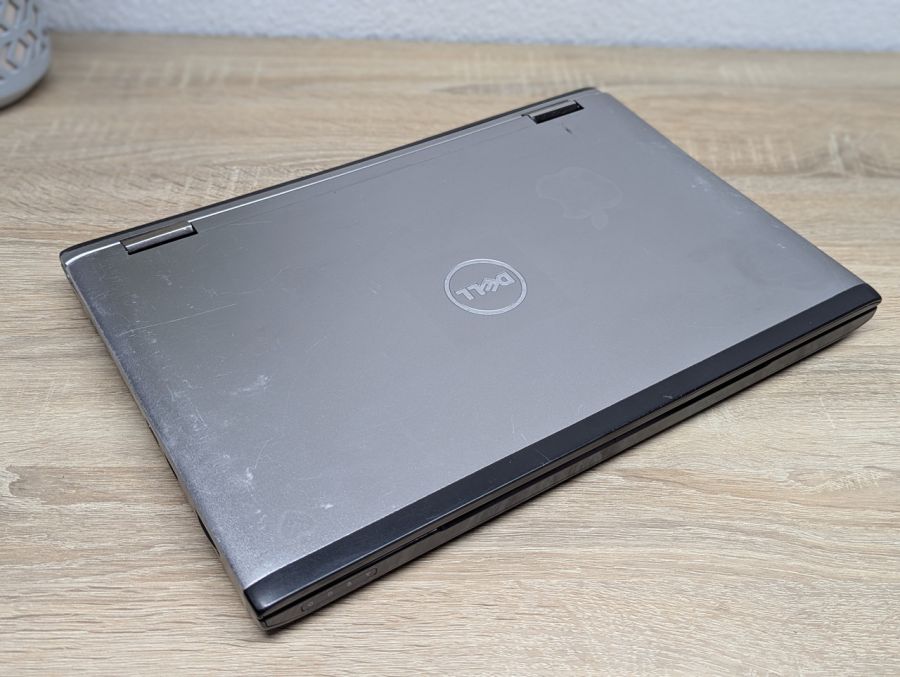 Ноутбук Б/В Dell Vostro 3550, Intel Core i5-2410M, DDR3 8GB, SSD 128GB, AMD Radeon 6600M, 15.6"