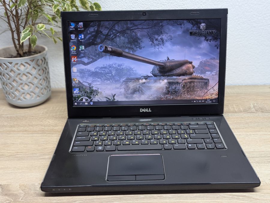 Ноутбук Б/В Dell Vostro 3550, Intel Core i5-2410M, DDR3 8GB, SSD 128GB, AMD Radeon 6600M, 15.6"