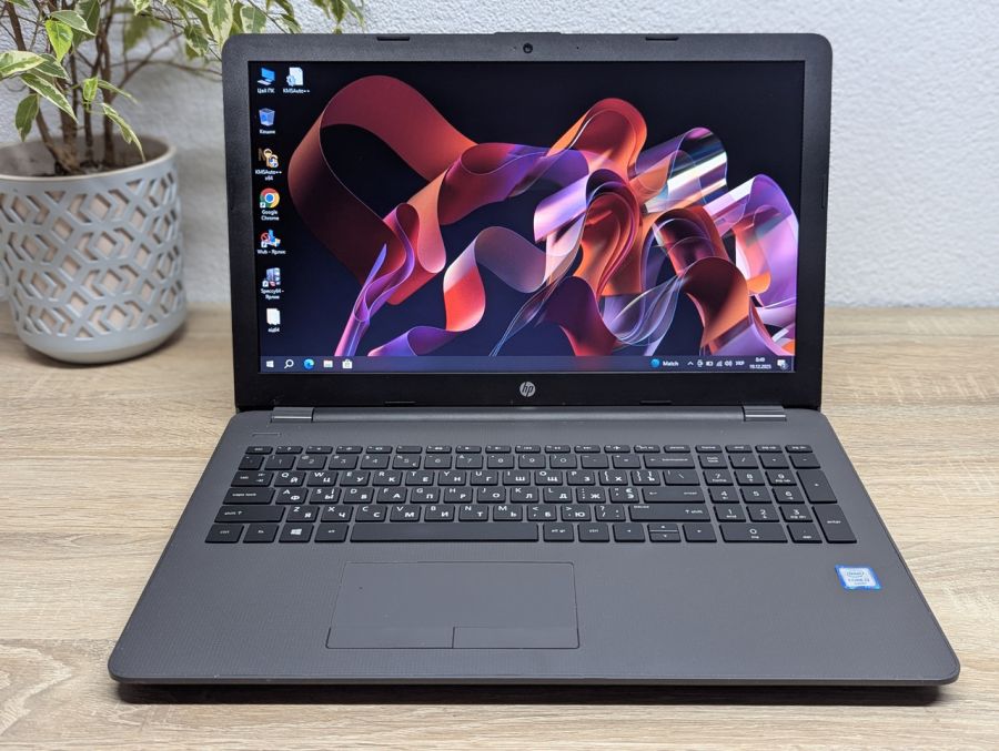 Уцінка! Ноутбук Б/В HP 250 G6, Intel Core i3-6006U, DDR4 8 GB, SSD 128GB, 15.6" HD
