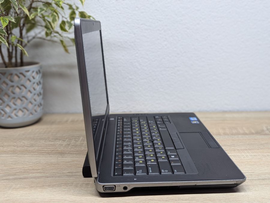 Уцінка! Ноутбук Б/В Dell Latitude E6430, Intel Core i5-3320M, DDR3 8 GB, SSD 128GB, 15.6" HD