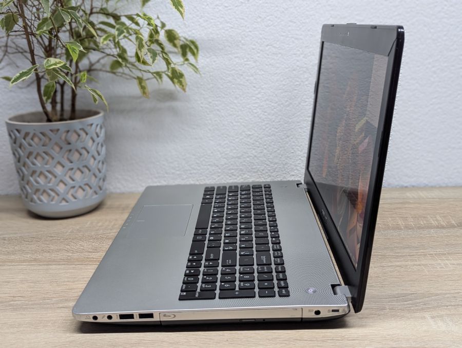 Уцінка! Ноутбук Б/В ASUS N56VZ, Intel Core i7-3610QM, DDR3 8 GB, SSD 128GB, NVIDIA GeForce GT 650M 2Gb, 15.6" Full HD