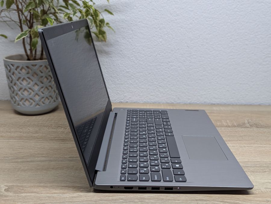 Ноутбук Б/В Lenovo IdeaPad 3 15IIL05, Intel Core i5-1035G7, DDR4 12 GB, SSD 256GB, 15.6" Full HD