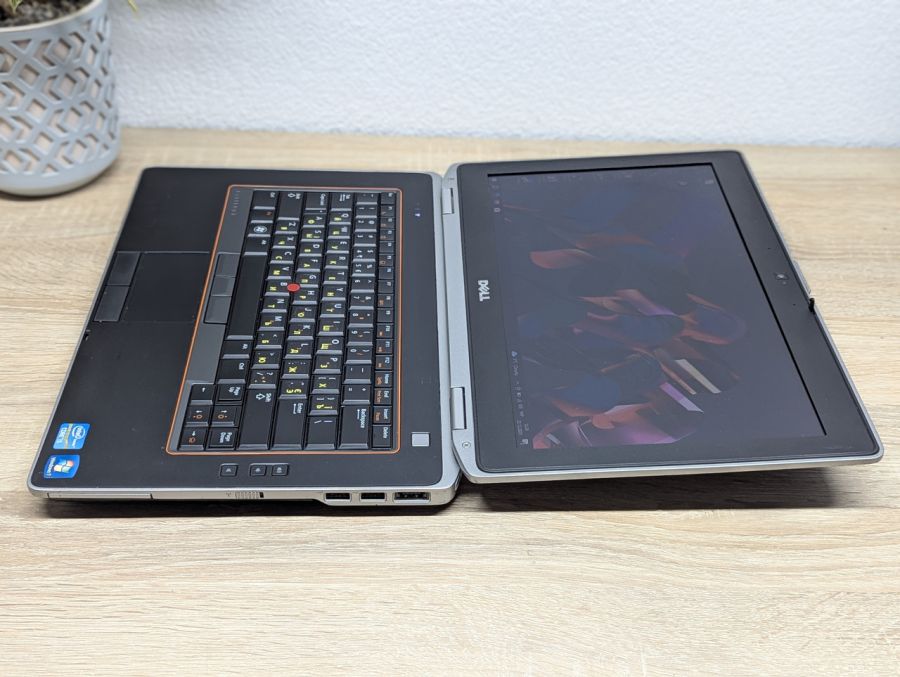 Ноутбук Б/В Dell Latitude E6420, Intel Core i5-2520M, DDR3, SSD 128GB, 15.6" HD