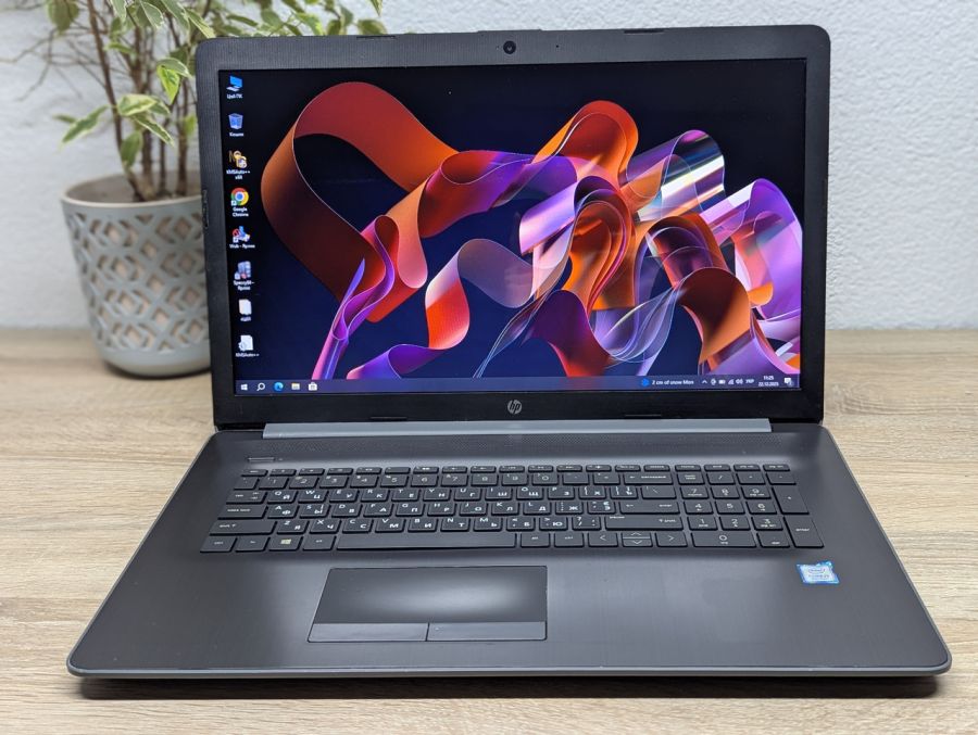 Ноутбук Б/В HP Laptop 17, Intel Core i3-8130U, DDR4 8 GB, SSD 128GB, 17.3" UHD