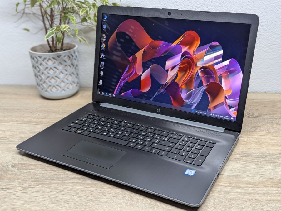Ноутбук Б/В HP Laptop 17, Intel Core i3-8130U, DDR4 8 GB, SSD 128GB, 17.3" UHD
