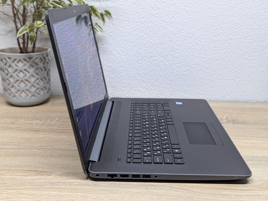 Ноутбук Б/В HP Laptop 17, Intel Core i3-8130U, DDR4 8 GB, SSD 128GB, 17.3" UHD