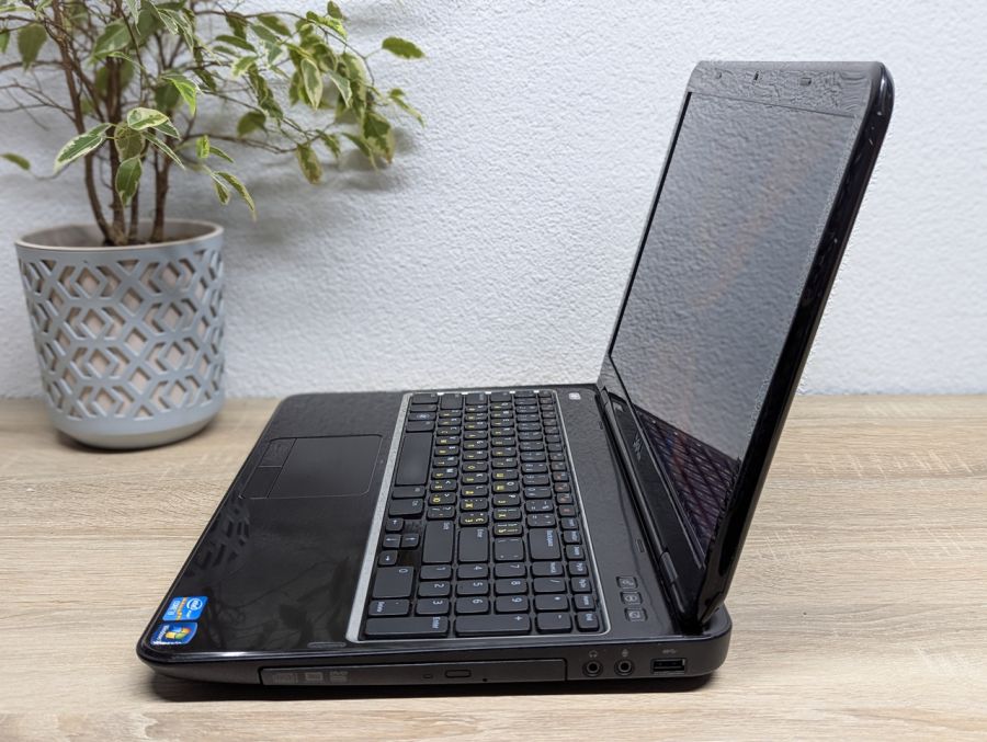 Ноутбук Б/В Dell Inspiron N5110, Intel Core i3-2310M, DDR3 8 GB, SSD 128GB, 15.6" HD