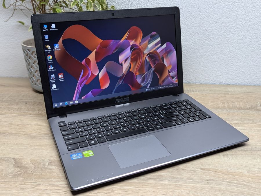 Ноутбук Б/В ASUS X550C, Intel Core i3-3217U, DDR3 12 GB, SSD 256GB, GT 720M 2 Gb, 15.6"