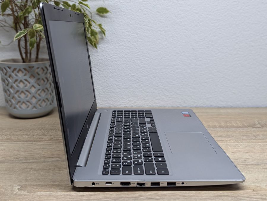 Уцінка! Ноутбук Б/В Dell Inspiron 5570, Intel Core i5-8250U, DDR4 16 GB, SSD 128GB + SSD 500GB, AMD Radeon 530 4Gb, 15.6"